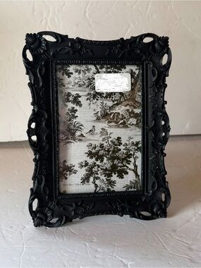 NWT - Laura Ashley 4x6 Gothic Frame